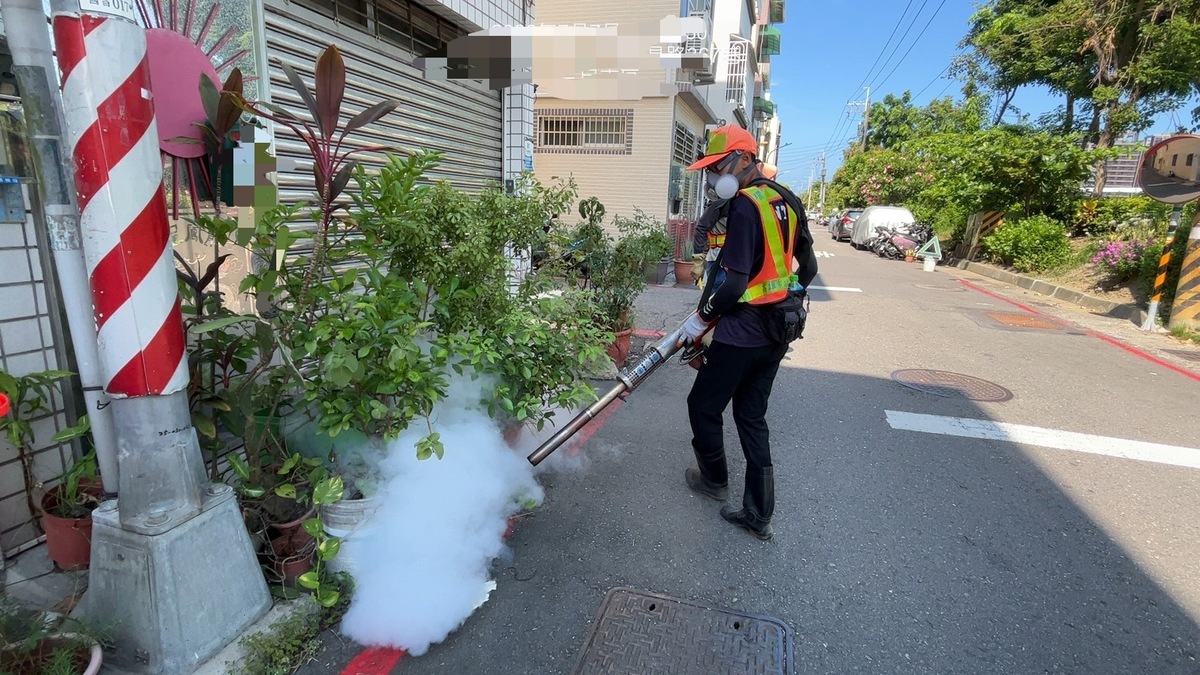 高市府防疫團完成執行社區家戶噴藥。 圖：高雄市衛生局提供