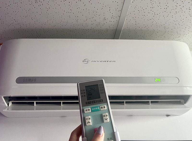 ▲面臨酷暑，「變頻冷氣」可以說是家家戶戶都必須存在的家電！但是怎麼吹、吹幾度經常成為不少人討論的重點。（圖／記者鍾怡婷攝）