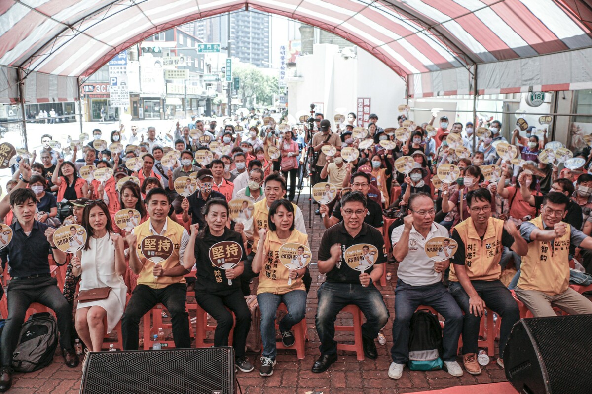 時代力量新竹市立委參選人邱顯智今（８）日成立競選總部，邀請包含主席王婉諭等時代力量夥伴來站台。 圖：翻攝自時代力量臉書
