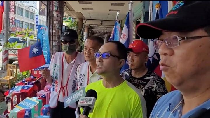徐尚賢(中)考慮跟進郭台銘上凱道遊行。 圖：郭台銘高雄後援會提供