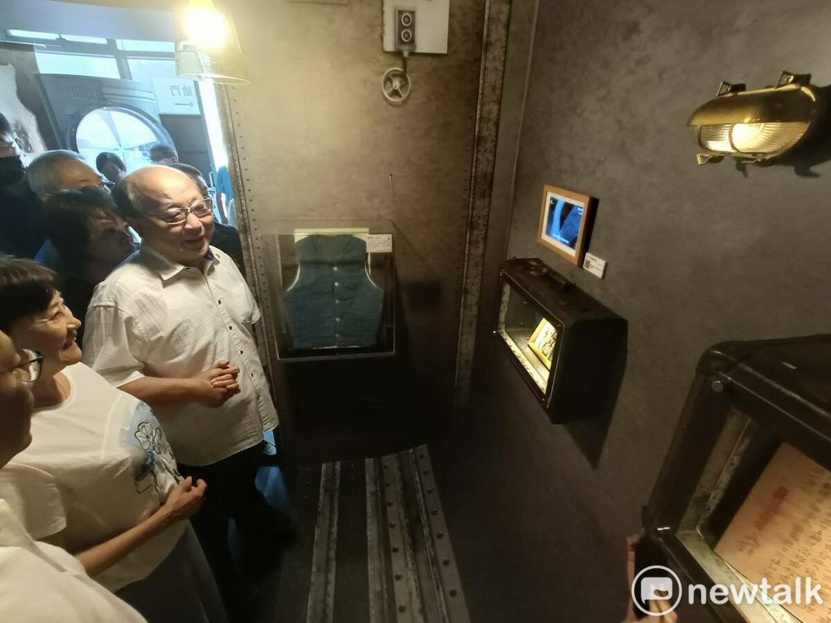 胡志強參觀「我家的兩岸故事」巡展。 圖：唐復年/攝
