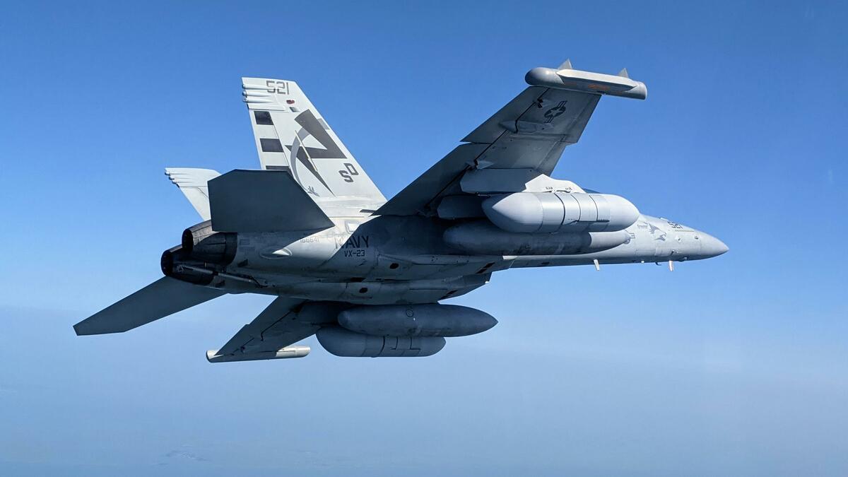 美國官員證實，今年 6 月 6 日，駐日美軍的 3 架 EA-18G「咆哮者」（EA-18G Growler）艦載型電戰機在日本南部執行任務時遭閃電擊中。 圖：擷取自美國海軍航空系統司令部官網
