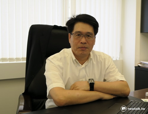 東吳大學政治系教授游盈隆擔憂綠營群眾流失問題。 圖：鄒麗泳/攝