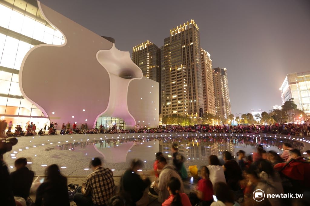 台中歌劇院位於臺中市西屯區七期重劃區，是一大型公有展演空間，由曾獲普立茲克獎的日本建築師伊東豊雄設計。 圖：翻攝自台中觀光旅遊網
