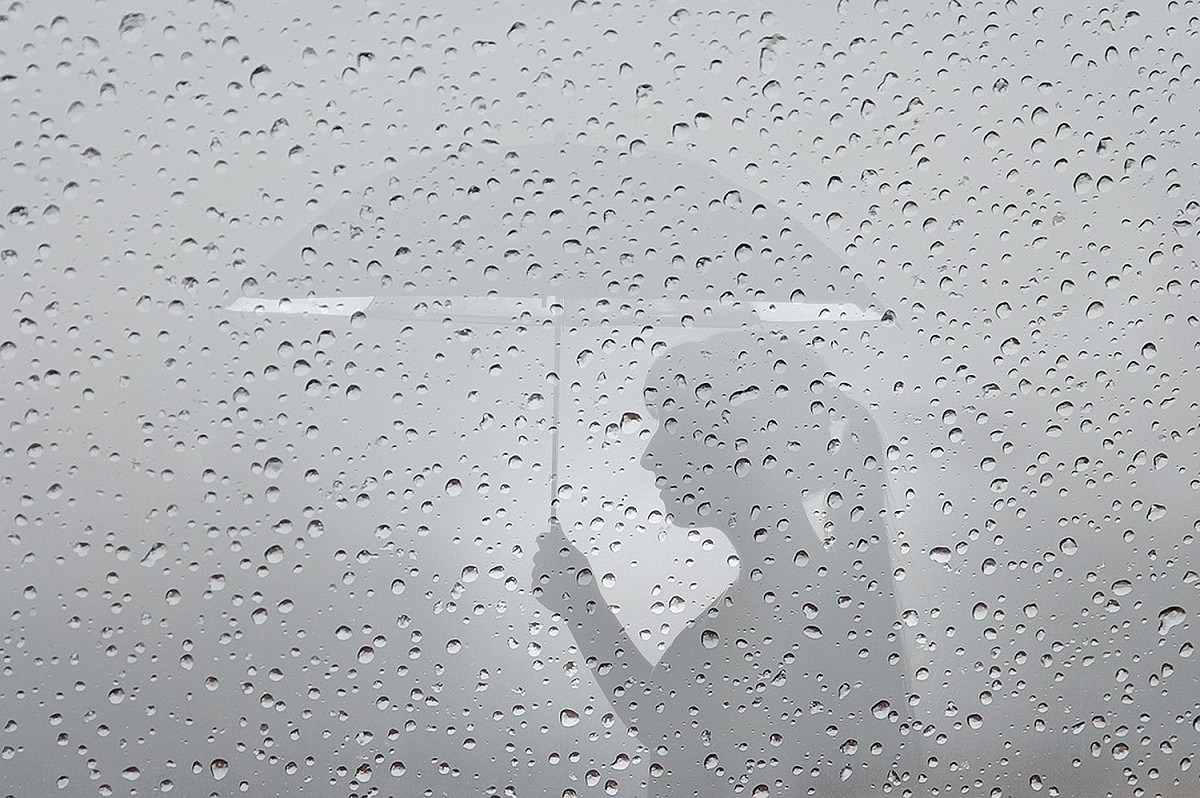 今天全臺各地雲量增加，大部分時間為陰天，有時有局部短暫雨的情形，不過西半部大多都是以飄雨或小雨為主，只有在山區以及東半部局部地區受地形影響偶爾有明顯一點的雨勢；為免淋濕還是帶把傘會比較安全。 圖：Pixabay／提供