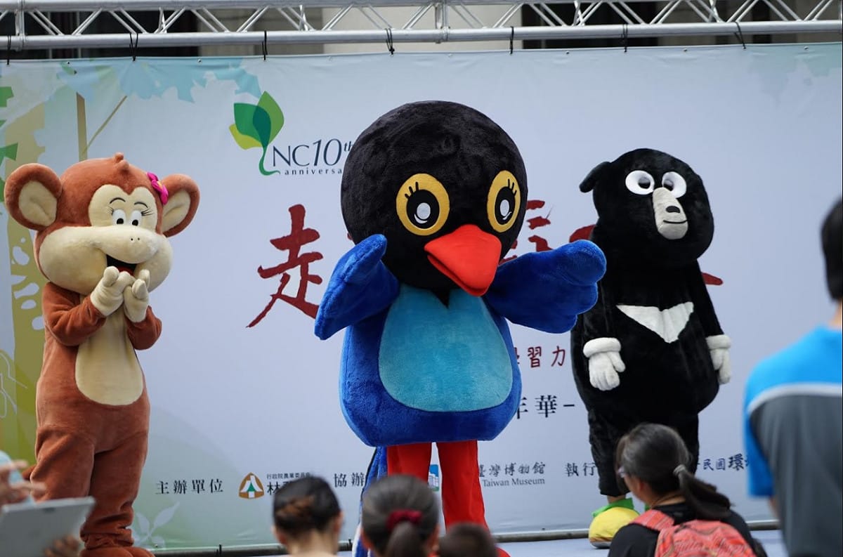 今(21)日行政院農業委員會林務局在臺北228和平紀念公園展開「走讀森林‧玩出戶外學習力-森林嘉年華」活動，慶祝林務局自然教育中心成立滿10週年及國際生物多樣性日。 圖：林務局提供