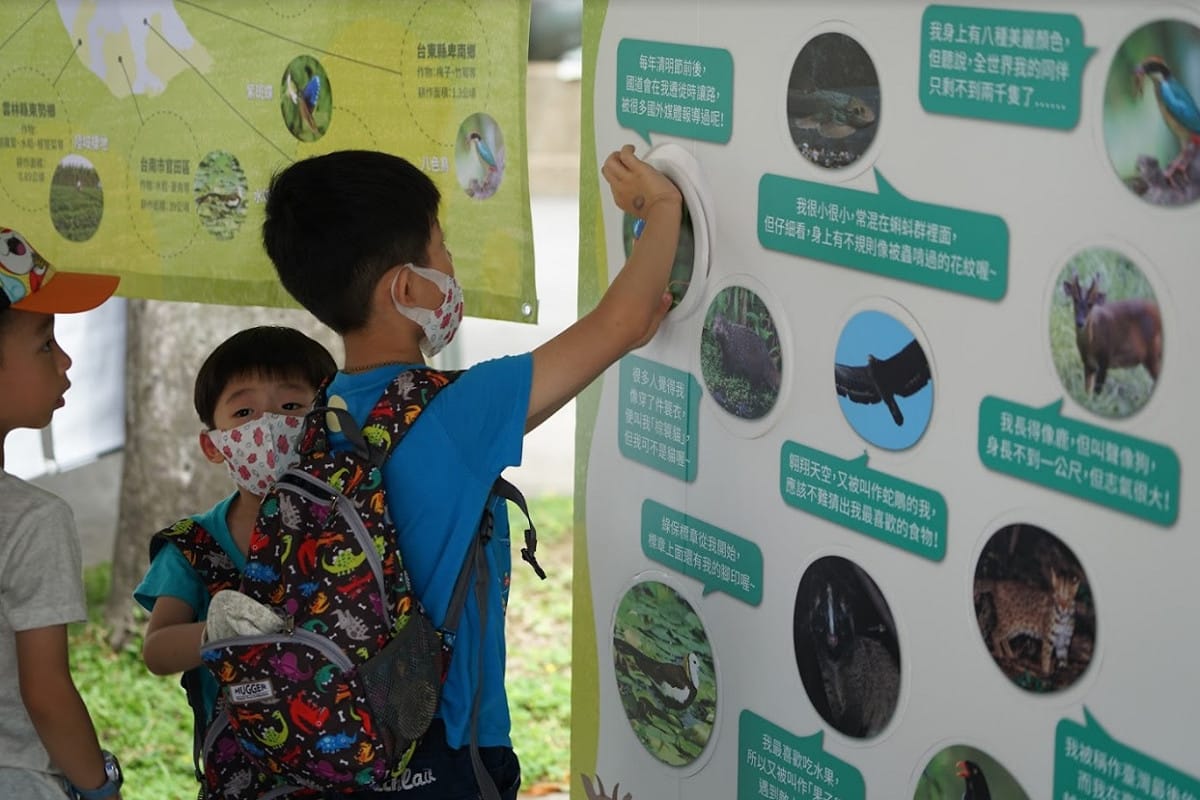 介紹綠色保育標章及宣導友善耕作的「里山我的家」等8個生物多樣性攤位，讓大朋友小朋友透過互動式活動，發現生物多樣性與我們的生活其實息息相關，並瞭解人與環境、生物間如何永續共存。 圖：林務局提供