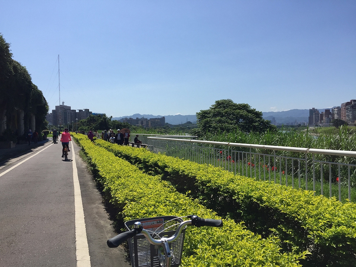 今日（22）仍然是多雲到晴的天氣型態，西半部白天的高溫將有機會到達32度左右。 圖：新頭殼資料畫面