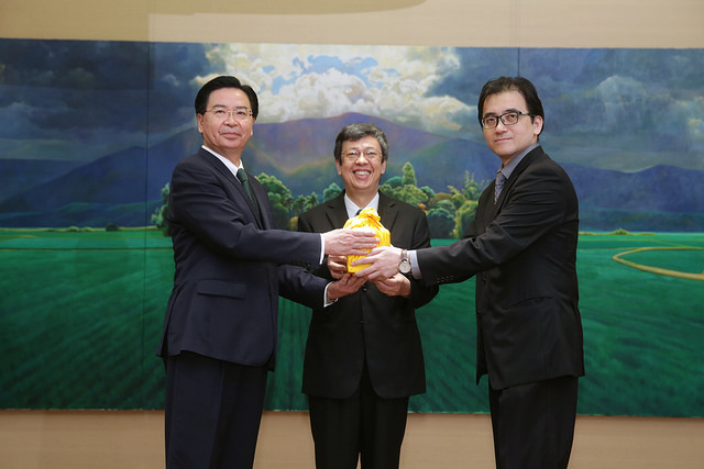 陳建仁副總統今（22）日以監交人身分主持「總統府秘書長交接典禮」。 圖：總統府/提供