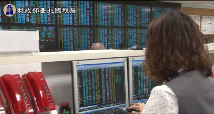 國泰證券呂姓主管利用職務之便偷看客戶交易，跟單買賣金額高達新台幣23億元，金管會要求國泰證券解除這名主管職務。 圖：翻攝網路