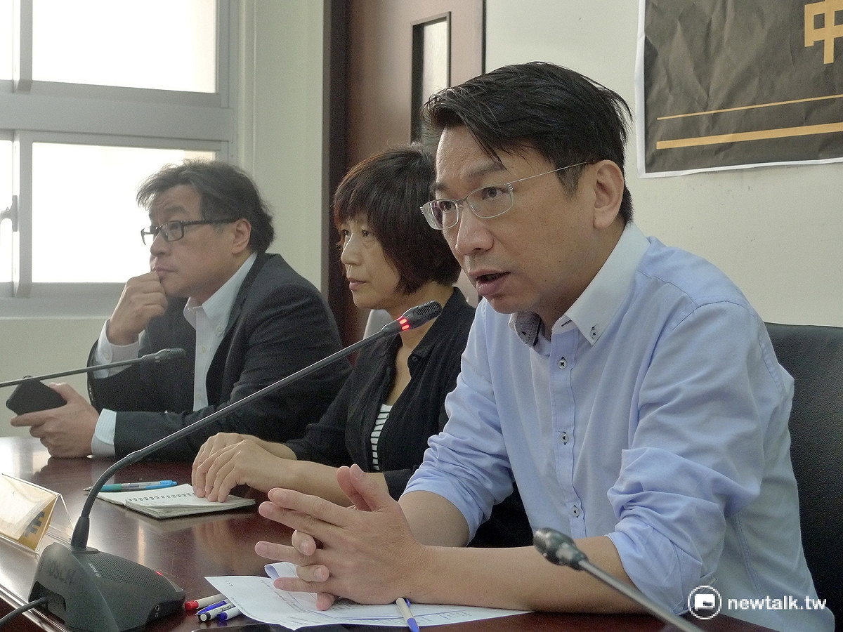 吳叡人（左一）認為，李明哲事件反映中國的「戰略性轉向」。 圖：汪少凡／攝