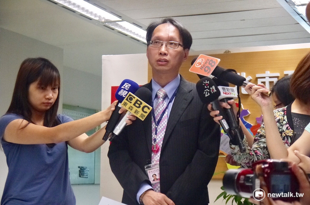 新北市衛生局副局長許朝程呼籲民眾，若不確定自己所吃的藥品為何，應立即停藥，並儘速洽詢相關醫療機構。 圖：鍾孟軒/攝