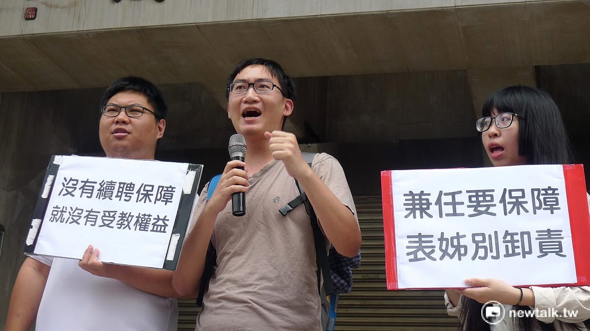 台大工會成員陳宗延表示，大專院校大量解聘、不續聘兼任教師，已造成優秀兼任教師「集體焦慮」。 圖：汪少凡／攝