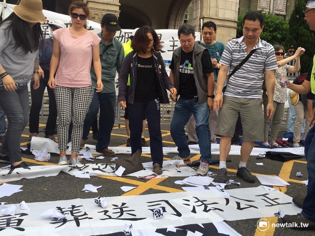 反同團體質疑釋憲不公，不接受釋憲結果。 林人芳/攝