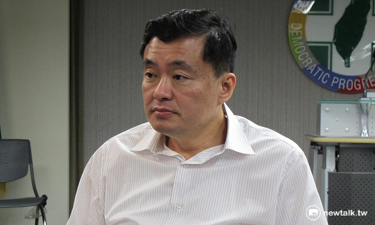 對於民進黨遭美麗島系、新系把持，民進黨秘書長洪耀福酸蔡啟芳還活在20年前。 圖：林朝億/攝