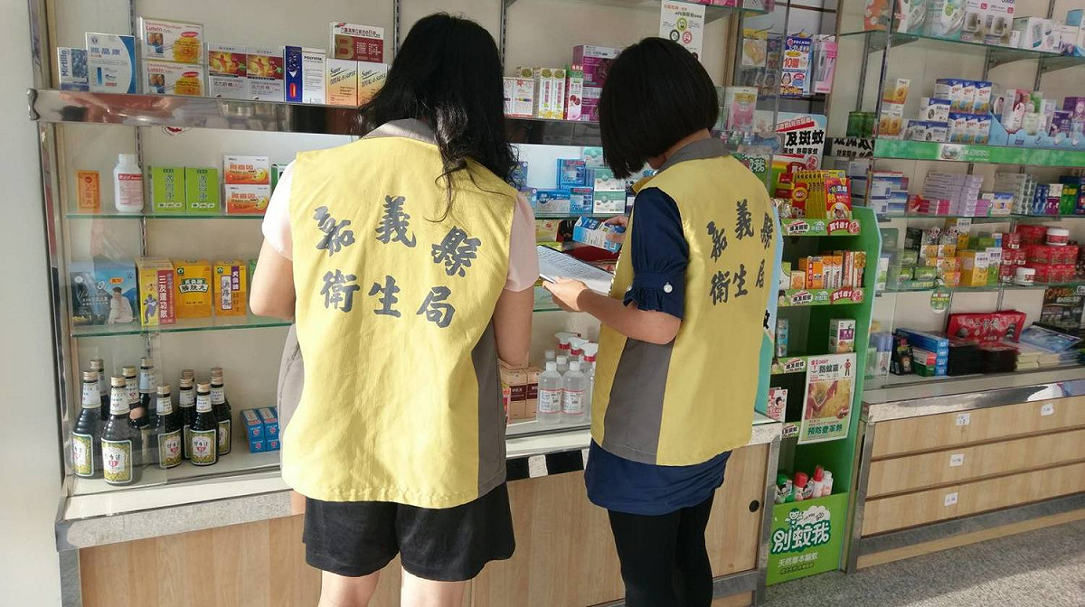 嘉義縣衛生局今 (25) 日啟動流通產品下架回收機制，查獲"天良"諾克治痛感冒液產品計1280瓶(60毫升/瓶)，已全數下架回收完成。 圖 : 嘉義縣衛生局/提供