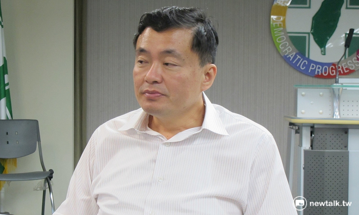 對於婚姻平權修法，民進黨秘書長洪耀福25日表示，「不一定要趕在臨時會」。 圖：林朝億/攝