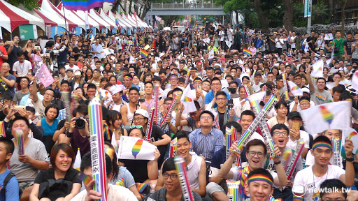 在大法官釋憲文出來之後不到十個小時的時間，用 Taiwan / same sex marriage 的關鍵字去搜尋，已有近一千萬個結果，而且在快速增加當中。同一時間，再用 Taiwan / WHA，兩個關鍵字去搜尋，結果約是五十萬左右。 圖:新頭殼資料照片