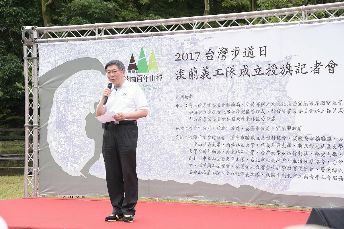針對花蓮縣長傅崑萁頻頻北上送里長議員西瓜，還到花博市場賣水果，外界質疑其有意問鼎台北市長，對此台北市長柯文哲27日表示，想太多了。 圖：台北市政府提供