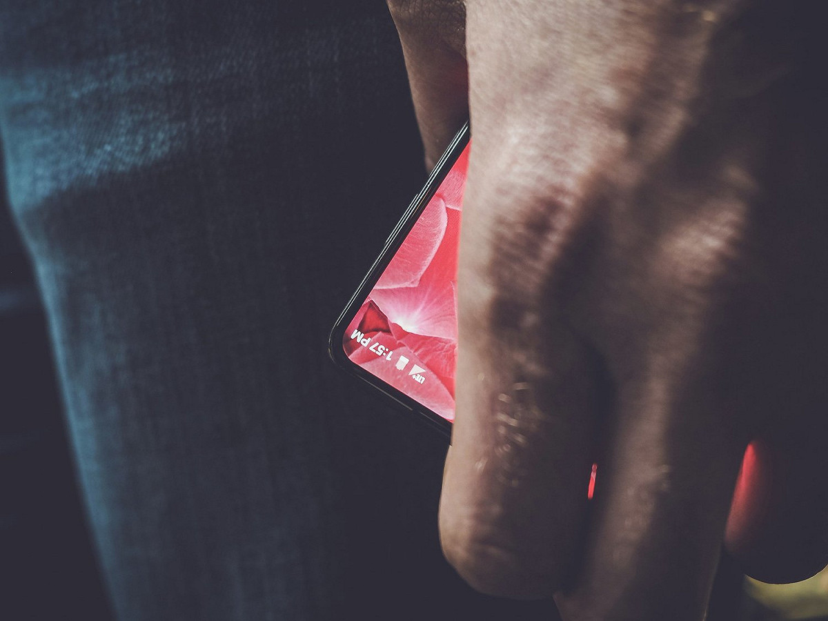 被譽為Android之父的魯賓(Andy Rubin)悄悄丟出一張新產品的相關圖，預告了他親自監督的新手機即將上市。 圖：翻攝自Andy Rubin推特