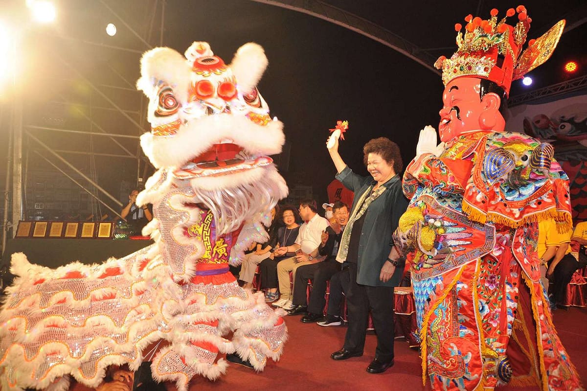 林園中芸漁港傳統龍舟錦標賽昨日（27）晚間舉行開幕活動。 圖：高雄市政府/提供