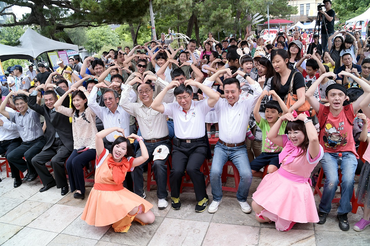 有81年歷史的新竹市立動物園將封園改造，今天的封園記者會上，新竹市長林智堅、台北市長柯文哲一同參加與民眾同樂。 圖：台北市政府提供