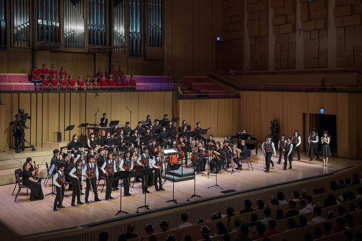 2017年5月28日下午屏東總統府音樂會「最南方思想起」在屏東演藝廳舉行，里港國小的小提琴重奏團，參與表演。 圖：總統府提供