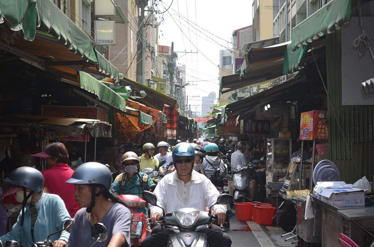 嘉義市東公有市場是嘉義市最重要的傳統市場，為選舉兵家必爭之地。 圖：蔡坤龍/攝