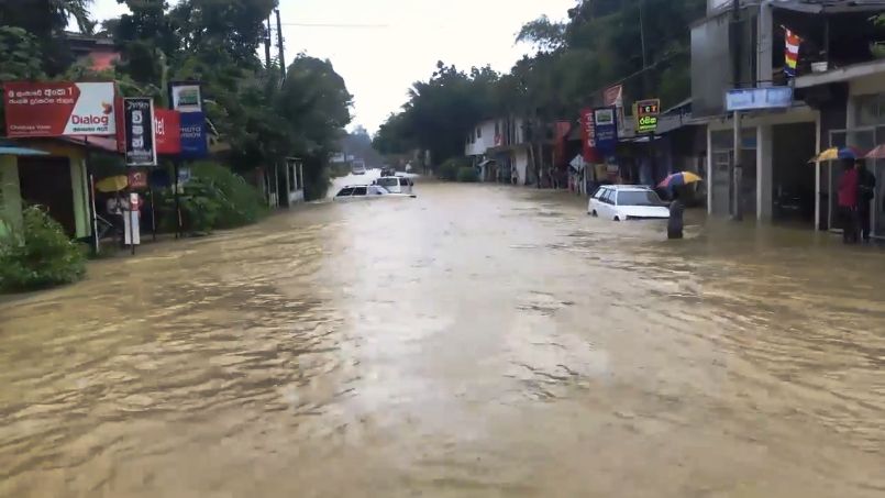 斯里蘭卡近日發生14年最嚴重的暴風雨和土石流，導致近50萬人流離失所，今天從土石流中找到更多遺體，死亡人數已上升到164人，104人失蹤。
 圖 : 翻拍自Youtube