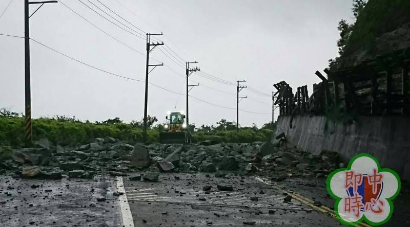 台9線蘇花公路112.6K九宮里路段，發生落石坍方雙向阻斷，預計明日17:00發布以後之通車時程。 圖 : 新頭殼資料照片