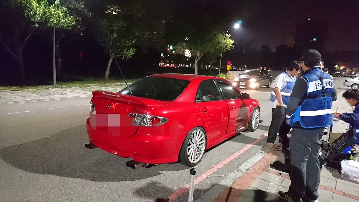 台中市長林佳龍今 (30) 日在臉書po文指出，市府依「噪音管制法」，揪出影響安寧的車輛決不縱容。 圖 : 台中市政府 /提供