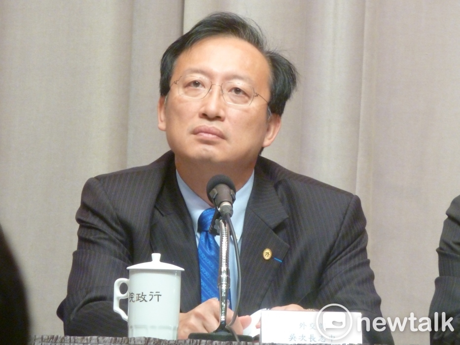 外交部次長吳志中今天表示，目前只有美國、日本、歐盟跟WTO共4個館處，公使（副大使）達2人以上，可列1位公使為政務職。 圖：謝莉慧/攝