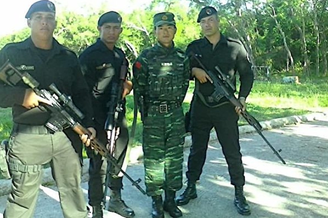 中共解放軍出現在古巴，與古巴黑扁帽特種部隊合照。 圖 : 翻攝自ADN Cuba
