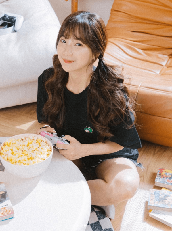 台灣知名遊戲實況主貝莉莓靠著甜美可愛的外表，和幽默大尺度的談吐吸引許多粉絲關注。 圖：翻攝自IG＠berylovee