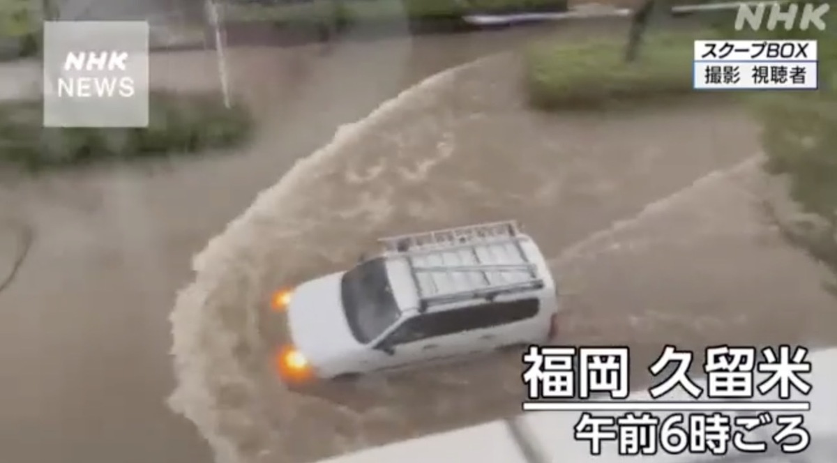 受大雨影響，九州地區多條鐵路和公路暫停運行。 圖：截自日本廣播協會（NHK）推特 @nhk_news