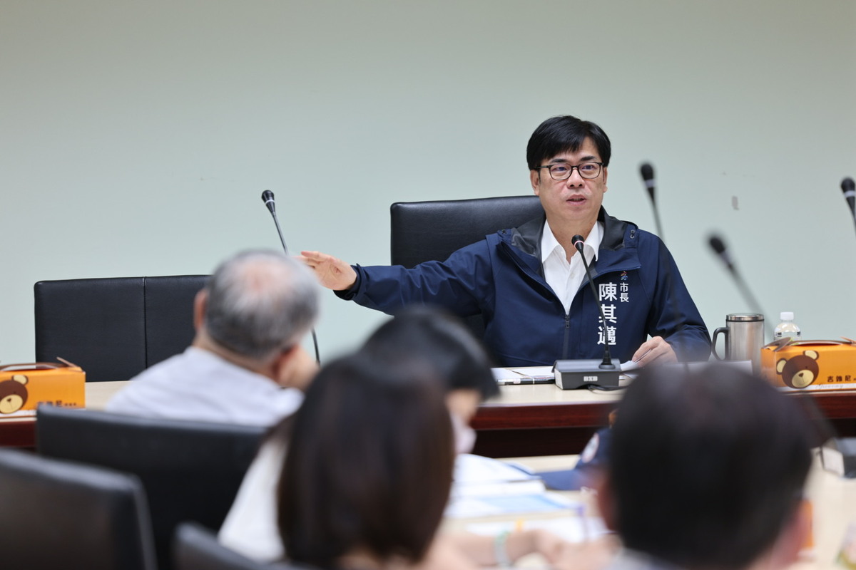 陳其邁召開登革熱專家會議。 圖：高雄市衛生局提供