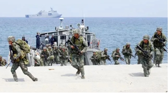 中共解放軍不斷舉行登陸演習來恐嚇台灣。 圖 : 翻攝自車馬點兵V