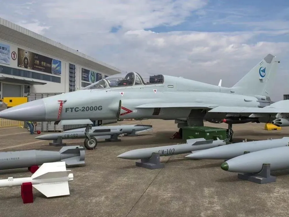蘇丹空軍派出從中國採購的 FTC2000 戰機前往前線，卻遭反政府軍使用中國製導彈擊落。 圖：翻攝自騰訊網／虎觀天下