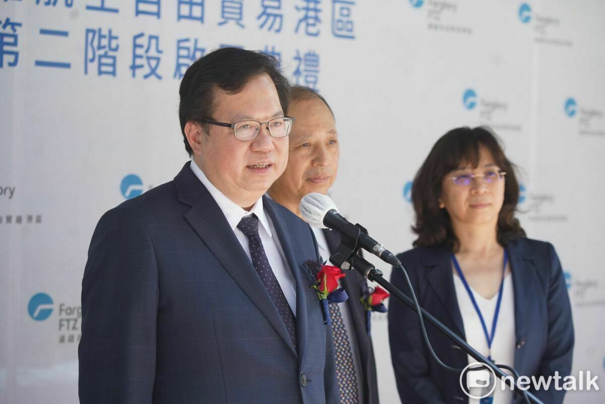 行政院副院長鄭文燦今（12）天在桃園出席「遠雄航空自由貿易港區第二階段啟用典禮」受訪。 圖：林昀真/攝