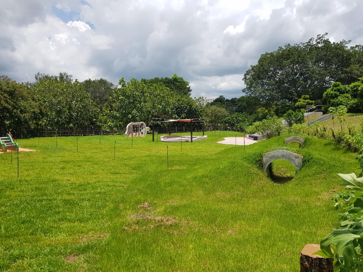 近年時光廊道園區充分利用地形起伏，融入當地化石元素，設計可供挖掘化石的沙坑等。 圖：翻攝自行政院農委會水土保持局官網