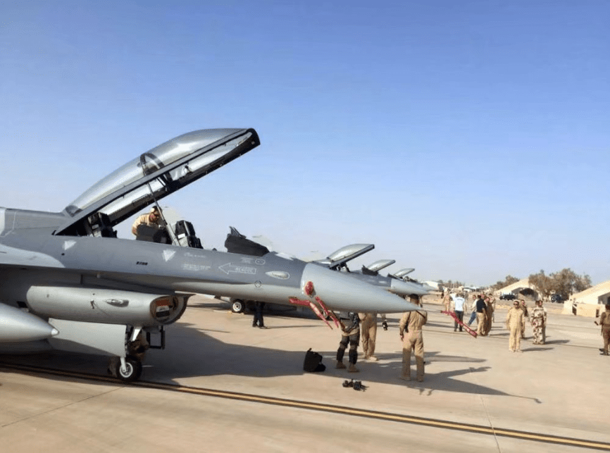 伊軍現有的F-16IQ遭到了美方的「性能閹割」，不具備發射主動制導超視距空空導彈的能力，對於過於昂貴的F-16也感到壓力甚大。 圖：翻攝自搜狐