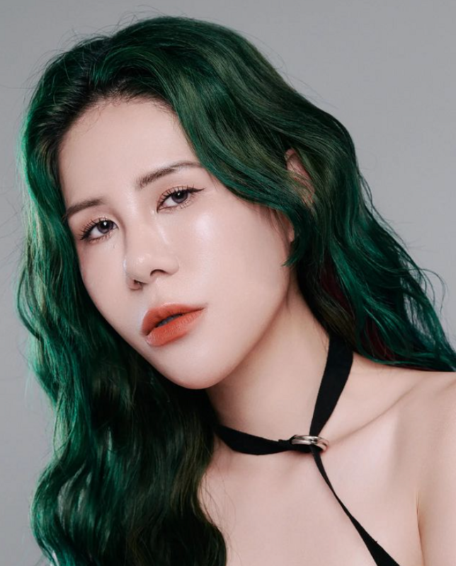丹妮婊姐嘗試跳啦啦隊的應援舞。 圖：翻攝自丹妮婊姐星球IG