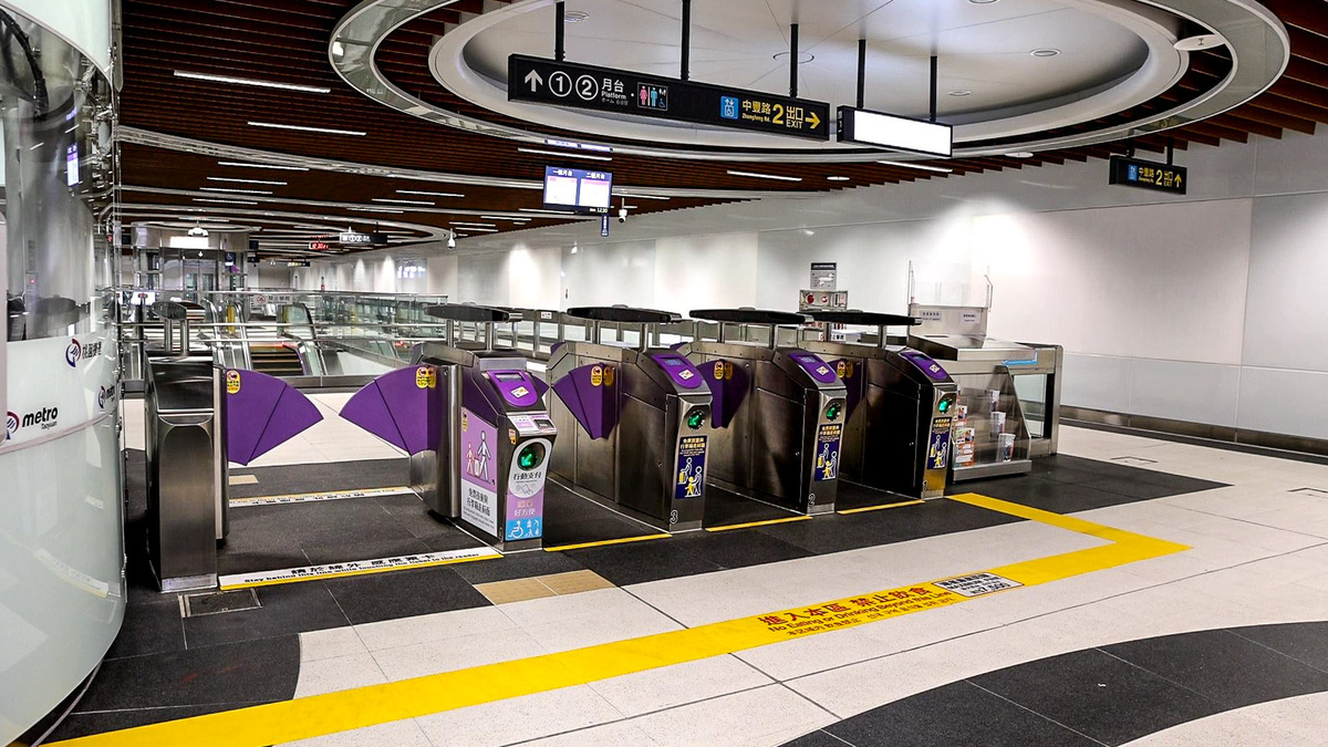 機場捷運A22老街溪站在7日獲交通部鐵道局核發營運許可（圖為A22站穿堂層）。 圖：交通部鐵道局／提供