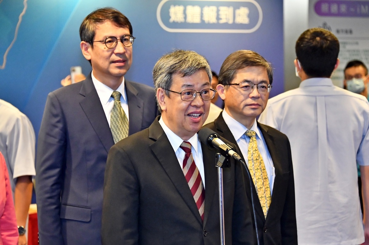 行政院長陳建仁今（14）天下午出席「112年民間參與公共建設招商大會暨頒獎典禮」前受訪。 圖：行政院提供