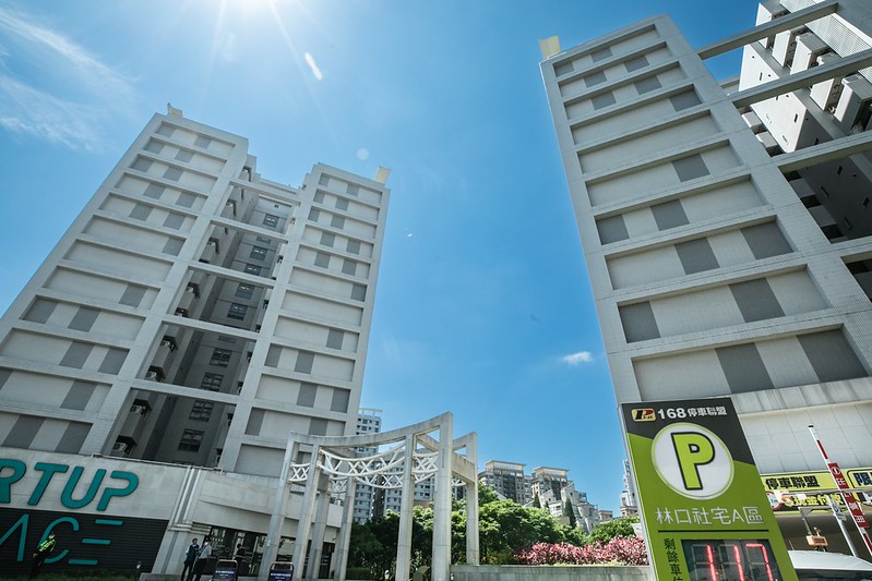 國家住都中心在林口世大運社宅依此制度執行4年多以來，每月都有安排候補民眾依序入住，此作法兼具公平性及輪候制精神。 圖：總統府提供