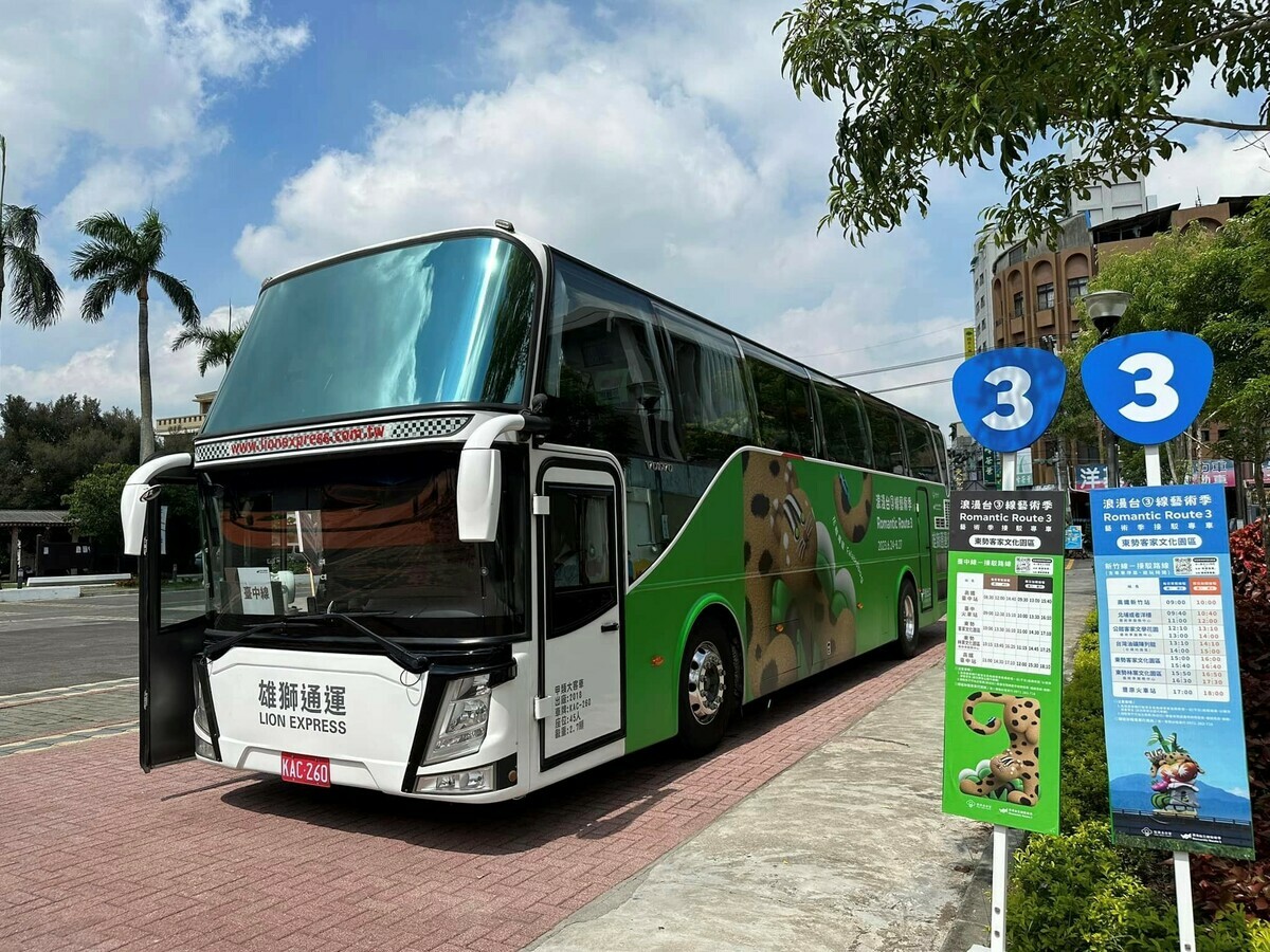 活動設有免費交通接駁車，歡迎民眾多多搭乘大眾交通工具結伴同遊。 台中市政府客委會/提供