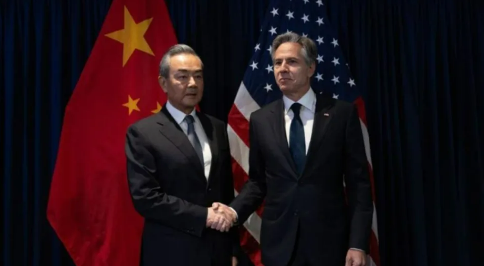 美國國務卿布林肯和中共中央外事辦主任王毅會面。 圖: 翻攝自推特 Secretary Antony Blinken