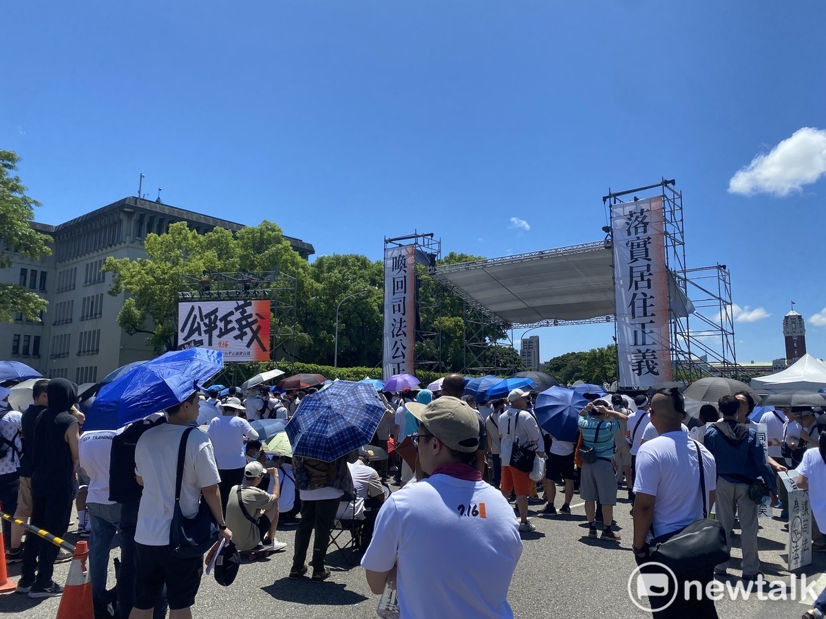 由網紅「館長」陳之漢與前立委黃國昌發起的「716公平正義救台灣」凱道遊行今（16日）下午登場。 圖：周煊惠 / 攝