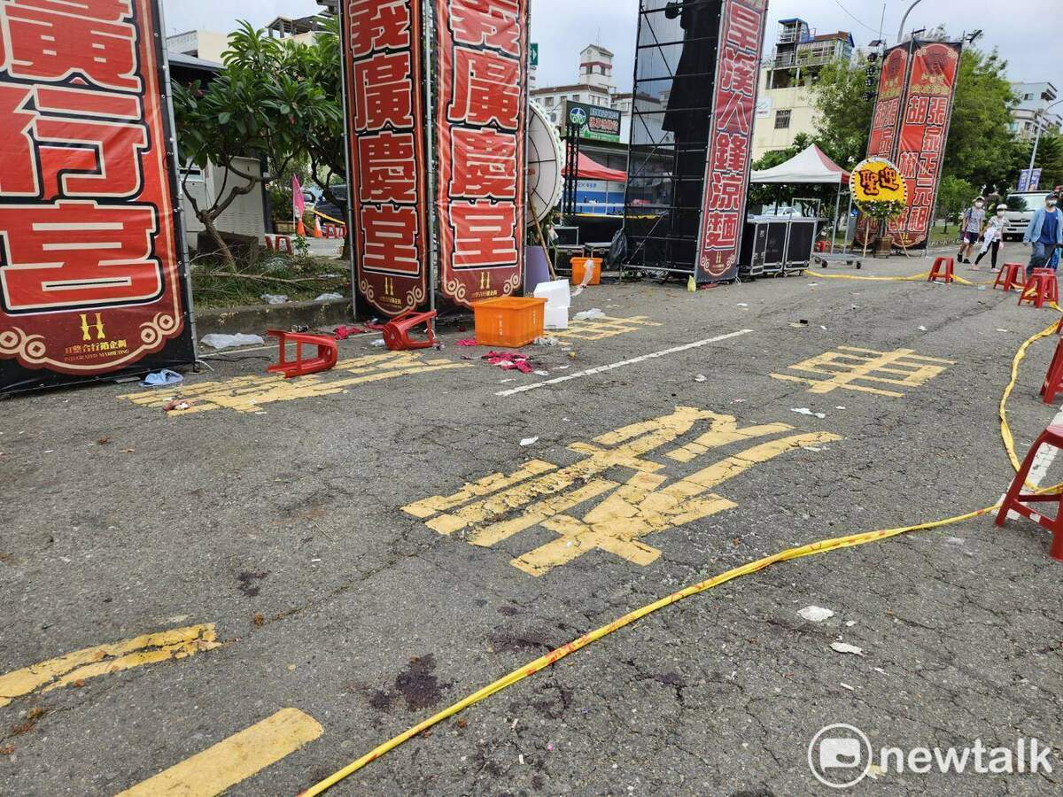嘉義金虎爺會廟會疑天氣過熱引發垃圾沼氣爆炸，28人送醫，現場血跡斑斑。 圖：蔡坤龍/攝