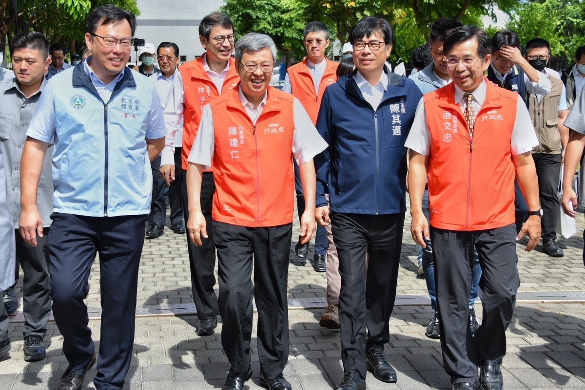 行政院長陳建仁今（17）日前往高雄市訪視國訓中心。 圖：行政院/提供